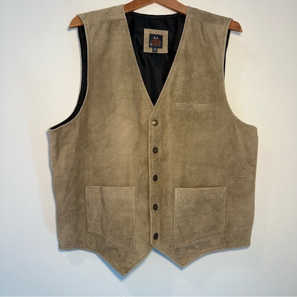 Men's Moon Shine Brad Paisley Tan Suede Vest - Picture 14 of 14